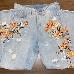 Embroidered boyfriend jeans
